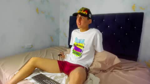 Snapshot of noahwhitee chatting on November 5, 2025, 6:52 pm noahwhitee online show from November 5, 2025, 6:52 pm