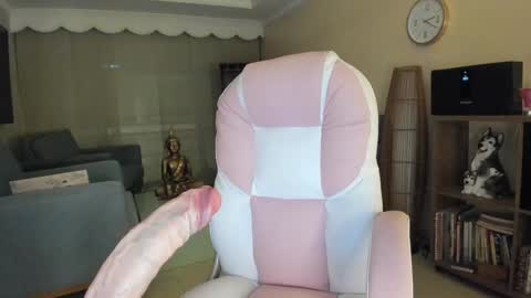  In instagram dayhannanoemi online show from November 16, 2025, 12:16 am