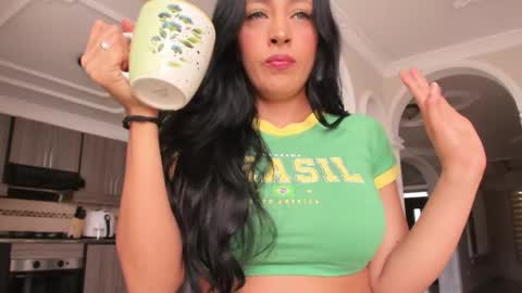  In instagram dayhannanoemi online show from April 11, 2026, 2:10 pm