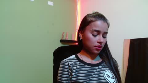 Snapshot of noha_thomson chatting on December 14, 2024, 2:56 am Noha Thomson online show from December 14, 2024, 2:56 am