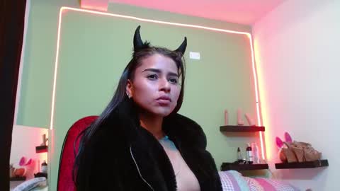 Snapshot of noha_thomson chatting on February 14, 2025, 2:18 am Noha Thomson online show from February 14, 2025, 2:18 am