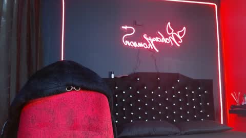 Noha Thomson online show from April 10, 2026, 9:30 pm