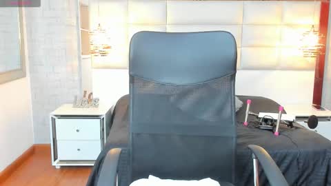  Nohemi   online show from September 10, 2025, 10:10 pm