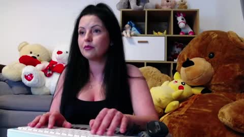 noirbella online show from May 8, 2026, 9:20 pm