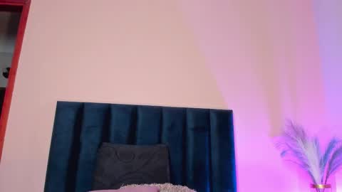 Nora Da Silva online show from October 22, 2025, 12:33 am