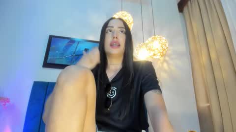 Nora Da Silva online show from November 30, 2025, 1:59 pm