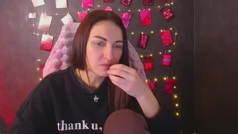 Nora online show from December 4, 2025, 2:04 pm