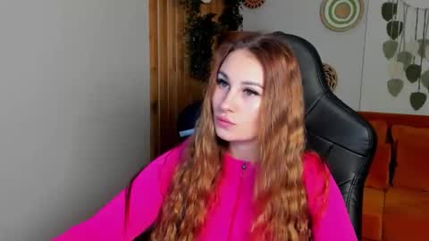 NoraFoxes online show from November 24, 2025, 5:40 am