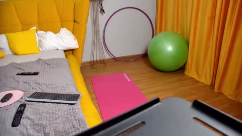 Snapshot of norafoxes chatting on February 12, 2026, 6:30 am NoraFoxes online show from February 12, 2026, 6:30 am