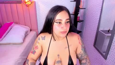 noraloux1 online show from February 11, 2026, 10:15 pm