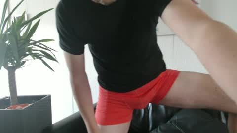nordicrunner76 online show from June 14, 2026, 6:43 pm