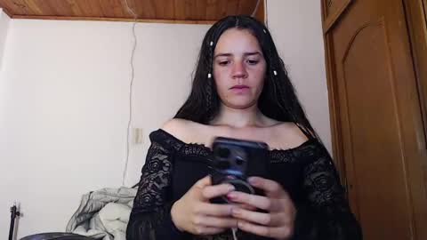 noreen_ online show from April 15, 2026, 9:15 pm