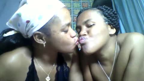 nosminah01 online show from September 9, 2025, 7:13 pm