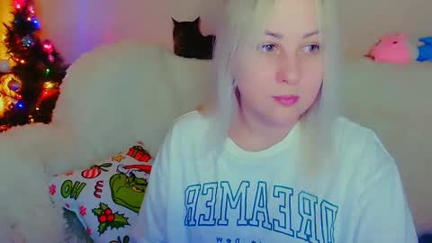 Snapshot of not_nakedcat chatting on December 23, 2024, 8:47 pm hi glad to chat online show from December 23, 2024, 8:47 pm