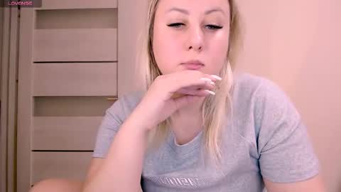 Snapshot of not_nakedcat chatting on November 9, 2025, 2:04 pm hi glad to chat online show from November 9, 2025, 2:04 pm