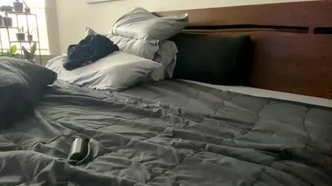 notapouta online show from January 20, 2025, 9:53 pm