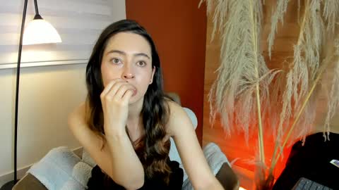 nova_grey__ online show from June 4, 2026, 1:06 pm