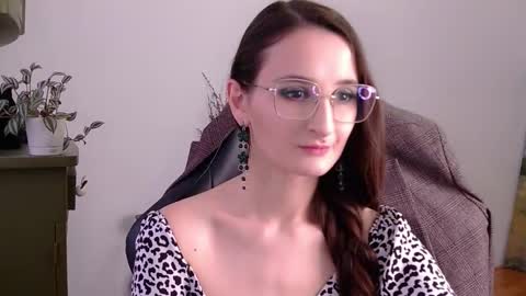 nova_mystic online show from October 15, 2025, 12:05 pm