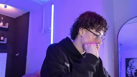 Nova Salvatore online show from April 5, 2026, 1:47 am