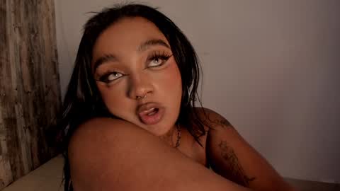 Snapshot of nova_swan chatting on January 31, 2025, 1:43 am NOVA online show from January 31, 2025, 1:43 am