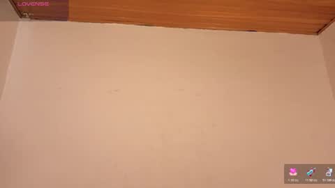 Snapshot of nova_swan chatting on December 17, 2025, 6:58 pm NOVA online show from December 17, 2025, 6:58 pm