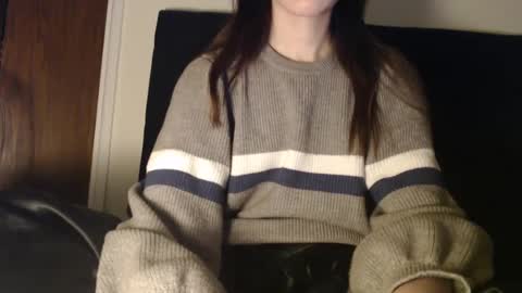 Snapshot of novafrey chatting on December 8, 2024, 1:24 am Olivia online show from December 8, 2024, 1:24 am