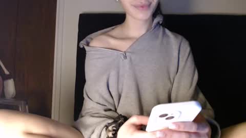 Snapshot of novafrey chatting on December 29, 2024, 2:38 am Olivia online show from December 29, 2024, 2:38 am