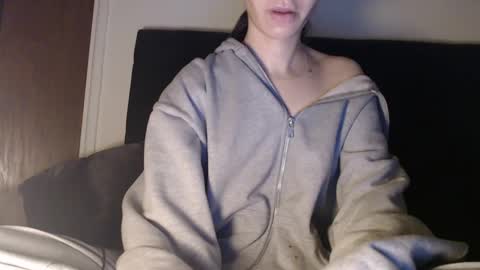 Snapshot of novafrey chatting on January 15, 2025, 4:04 am Olivia online show from January 15, 2025, 4:04 am