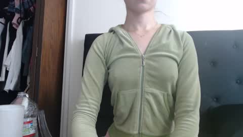 Snapshot of novafrey chatting on February 23, 2025, 8:22 pm Olivia online show from February 23, 2025, 8:22 pm