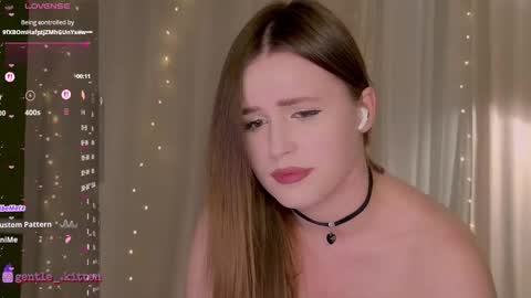 NovaTemptres online show from November 10, 2025, 11:37 pm