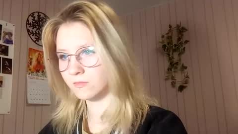 Snapshot of novellahartig chatting on February 24, 2026, 3:10 pm Sari It is my first day online show from February 24, 2026, 3:10 pm