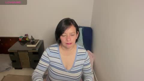 Snapshot of nuit_rose chatting on September 14, 2025, 1:49 am nuit_rose online show from September 14, 2025, 1:49 am