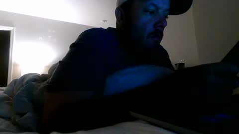 nuttincowboy727272 online show from May 19, 2026, 12:49 am