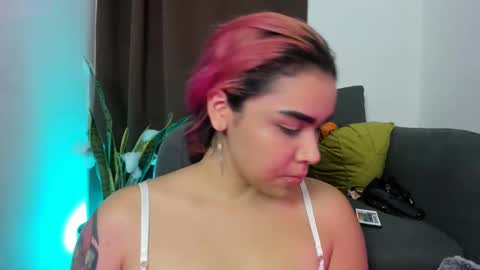 Nia online show from October 31, 2025, 3:07 am