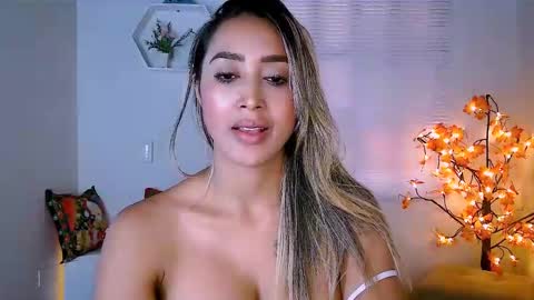 Nycole online show from December 14, 2024, 11:12 pm