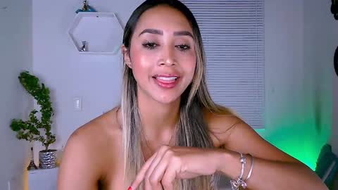 Nycole online show from January 15, 2025, 3:00 am