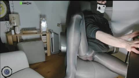 Nyl0nnickb0y online show from November 11, 2025, 9:26 pm