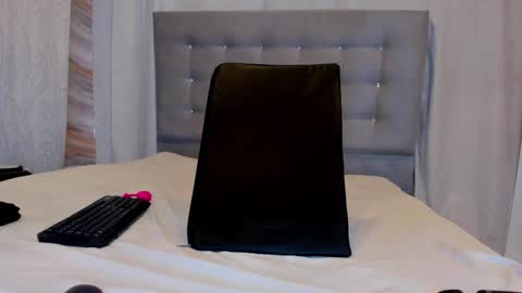 xionela gates online show from January 9, 2026, 8:10 pm