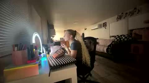 nymphomaticbaby online show from October 29, 2025, 4:48 am