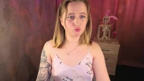 Lili 3 online show from May 18, 2026, 12:55 pm