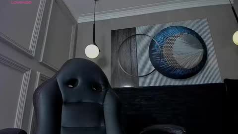 independent model online show from March 2, 2025, 2:32 pm