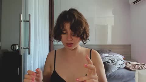 Evie online show from March 3, 2025, 6:15 am