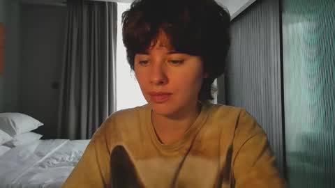 Evie online show from November 17, 2025, 6:41 am