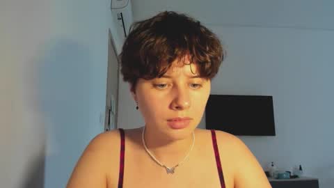 Evie online show from December 14, 2025, 8:20 am