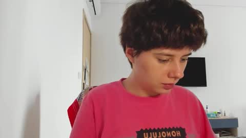 Evie online show from December 18, 2025, 5:35 am