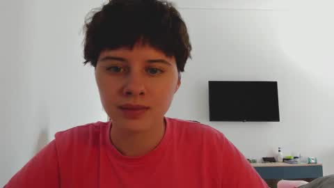 Evie online show from December 23, 2025, 7:28 am