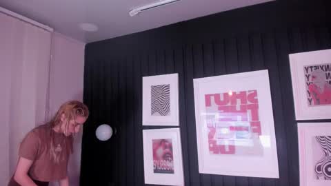 Ana  online show from February 4, 2026, 10:43 am