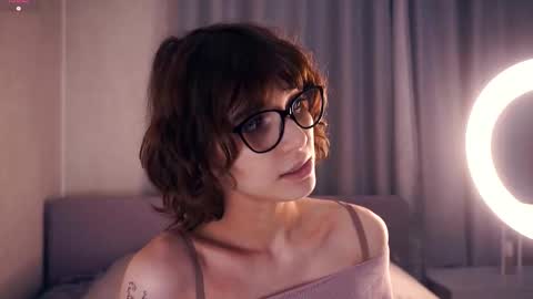 Thea online show from December 1, 2025, 6:35 pm