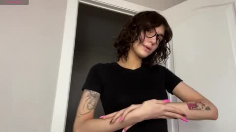 Thea online show from April 19, 2026, 4:56 am