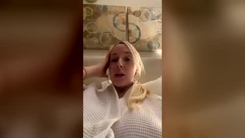 Snapshot of officialhelenxo chatting on August 2, 2026, 2:32 am officialhelenxo online show from August 2, 2026, 2:32 am